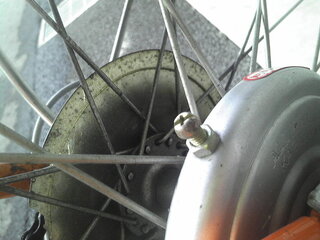 自転車の後輪ブレーキのドラム に付いている画像のネジの役割と調整方法を教え Yahoo 知恵袋