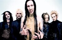 この画像のマリリンマンソンのメンバーの名前を教えてください 回答よろしくお願い Yahoo 知恵袋