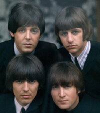 ビートルズのマッシュルーム ボブ ビートルズのこの４人のヘア スタイルって Yahoo 知恵袋