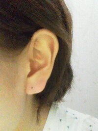 高校一年生です ピアスを開けています 右耳の耳たぶに2連 軟骨に Yahoo 知恵袋