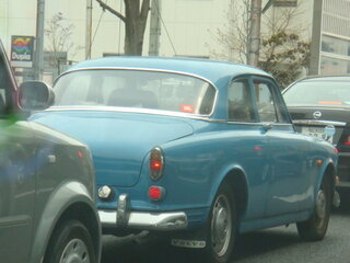 この水色の車の車種は何って言いますか 新車購入可能であれば 大体どれ Yahoo 知恵袋