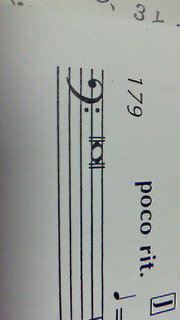 楽譜に書いてある記号についてです 画像にある 音符の横の二重線の意味がわかりま Yahoo 知恵袋