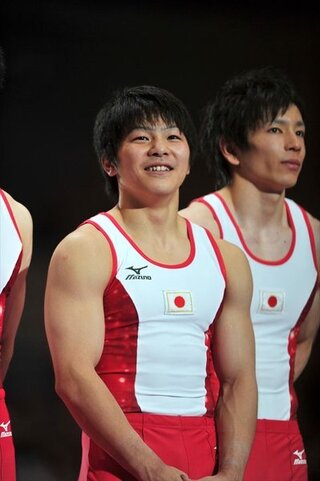 Yahoo!知恵袋体操の 山室光史 選手の上腕二頭筋エグくないですか?
僕も早くこんな上腕二頭筋になりたいです!
盛り上がり具合といい超理想型なので、これを目標に今頑張ってます。