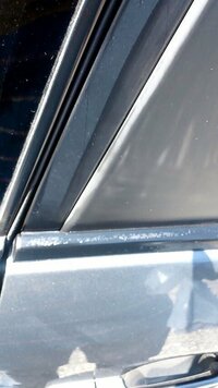 自動車のゴムの部分 窓枠とか が白く汚れてきました カーシャ Yahoo 知恵袋