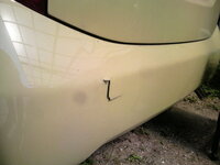 画像のバンパーの修理方法 画像のクルマのリアバンパーを補修したいのですが Yahoo 知恵袋