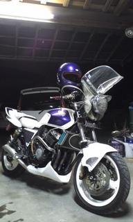 CB400SFの外装のタンクの塗装なんですが、このカラーリングのベースの