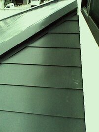 エアコン室外機の屋根置きの固定方法について教えてください 画像のよう Yahoo 知恵袋