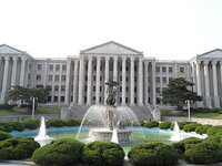 チャンミンが大学編入していますが建国大学よりキョンヒ大学の方が偏差 Yahoo 知恵袋