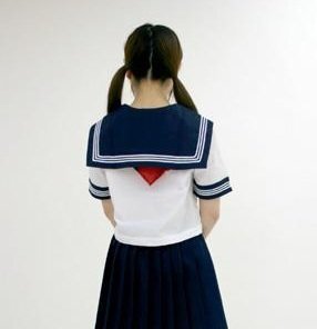 セーラー服で後ろからスカーフがちょこっと見えるのって普通とは違う巻き方をしてる Yahoo 知恵袋