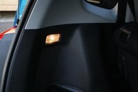 自動車の前はボンネットといいますが 後ろの荷物等を置けるところはなんて言うん Yahoo 知恵袋