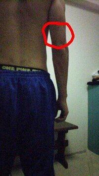 二の腕の内側が細いのは 治らないんですか 筋トレとかありますか 教 Yahoo 知恵袋