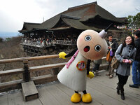 京都タワーのゆるキャラ たわわちゃん はタワー以外にも普通に出没して Yahoo 知恵袋