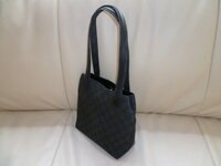 高校生が葬式に行くときは制服で大丈夫でしょうか カバンやブレ Yahoo 知恵袋