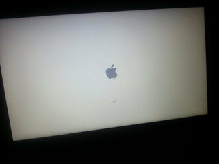 Macbookair起動時の白い画面でりんごとぐるぐる回るのが出てそ Yahoo 知恵袋