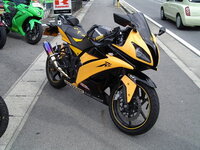 Ninja250rのフルカウルストリートtype1098というカスタムがかっ Yahoo 知恵袋