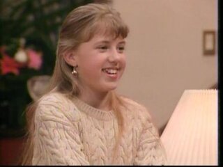 かつて フルハウス 1987 1995年 でタナー一家の次女役を演じた ジ Yahoo 知恵袋