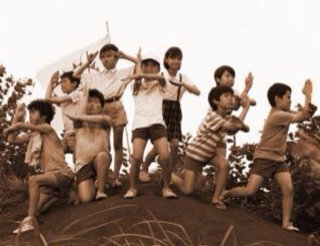 二十世紀少年でこのポーズをしている子達を左から順に役名を教えてください Yahoo 知恵袋