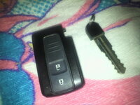 車のキーの電池ってどこで変えてもらいますか ディーラーにわざわざ行 Yahoo 知恵袋