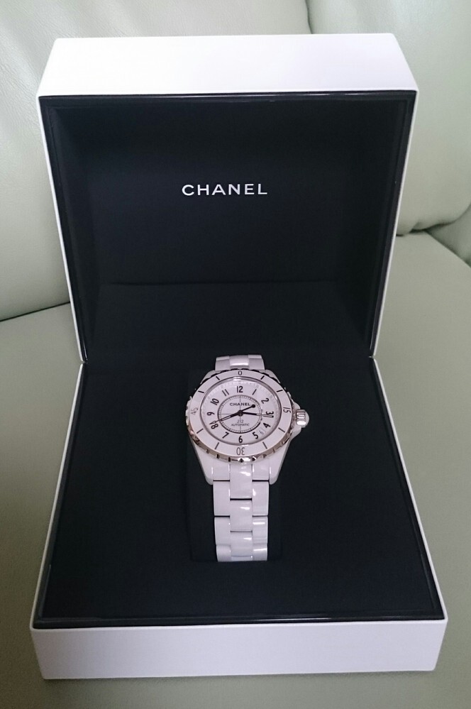 結婚式にお呼ばれした時の腕時計は ネットで調べると 時間を気に Yahoo 知恵袋