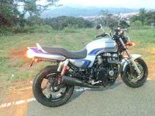 CB750(RC42)に乗っている方にお聞きします今、乗っているボディ... - Yahoo!知恵袋