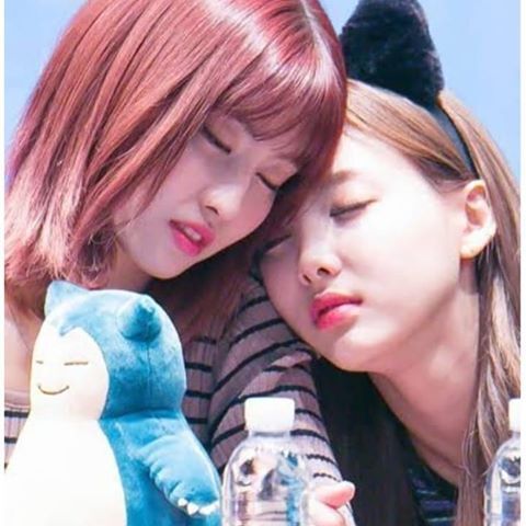 Twiceのメンバーで1番 仲がいいのは ナヨンとモモ Yahoo 知恵袋