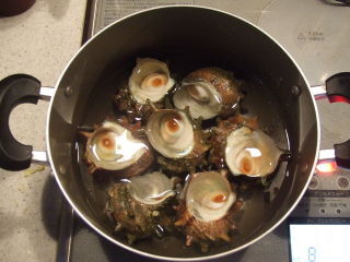殻付きのサザエを買う人で つぼ焼きをしたい人は ガス台の下の Yahoo 知恵袋