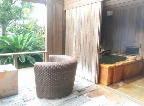 部屋に露天風呂付きの旅館やホテルってガラス張りの露天風呂だと隠せるもの Yahoo 知恵袋