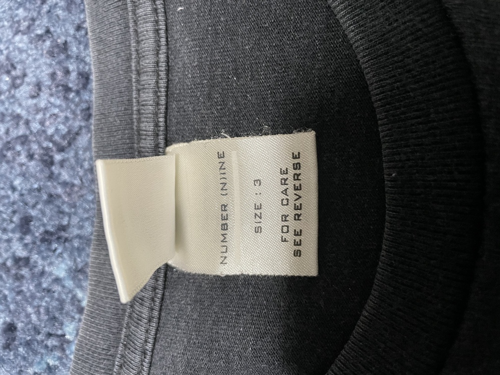 コメント失礼致します。画像のナンバーナインのミッキーTシャツを 