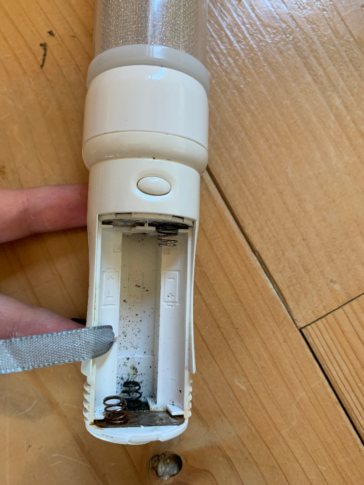 ペンライト キンブレ に電池を入れたまま放置してたら液漏れ Yahoo 知恵袋