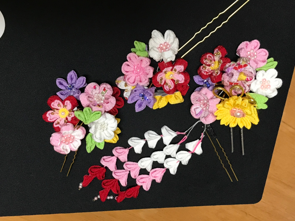 つまみ細工で下がりを初めて作ったんですが 難しかったです Yahoo 知恵袋