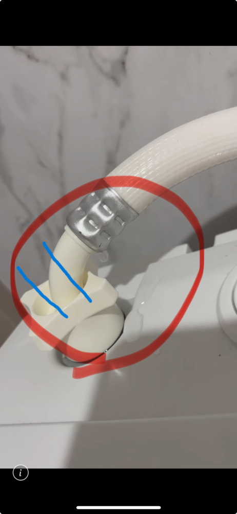 Panasonicのドラム式洗濯機の給水ホースについて質問です。添付の
