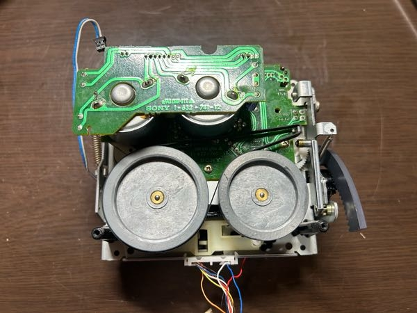 つい先日、ヤフオクにてSONYの「TC-RX711」というカセットデッ