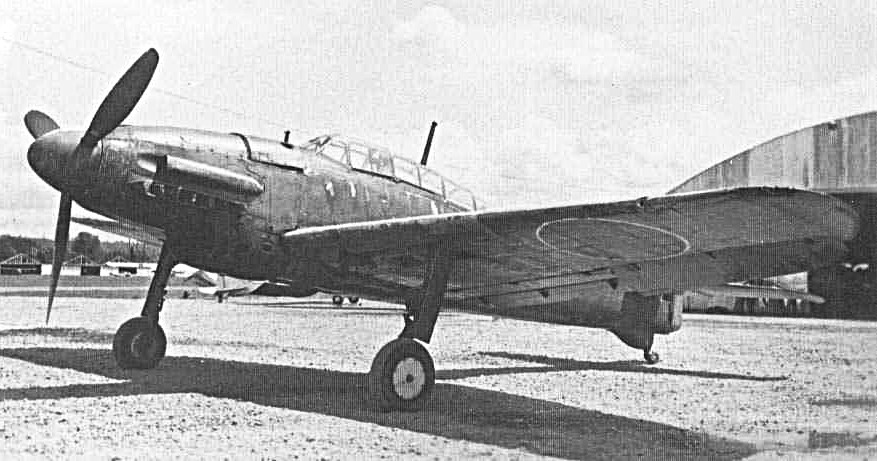 伊400の搭載機であった特殊攻撃機「晴嵐」の主翼は同艦に格納できる