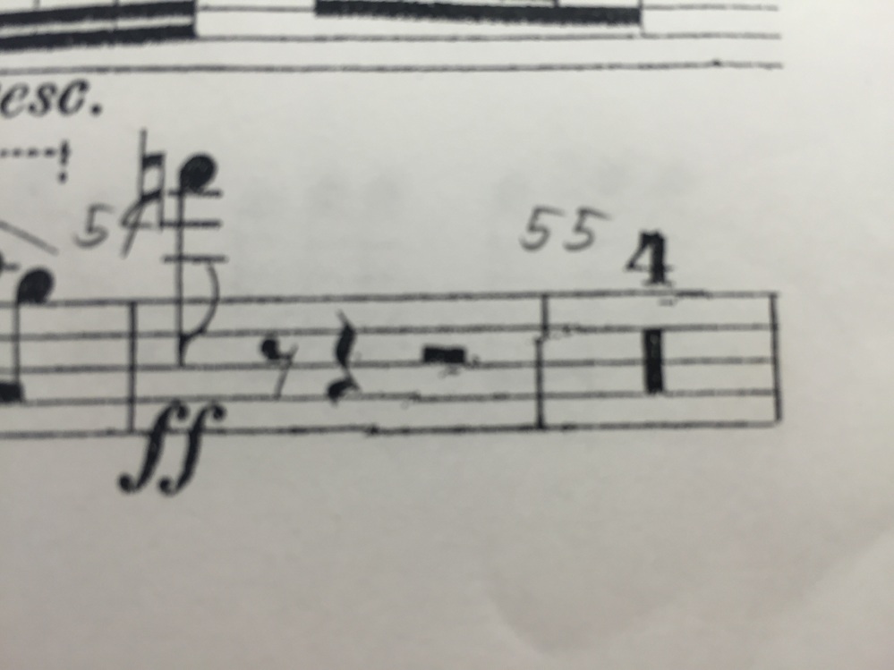 楽譜に小節番号をふりたいのですが 画像のような休符の場合 4は4小節でカ Yahoo 知恵袋