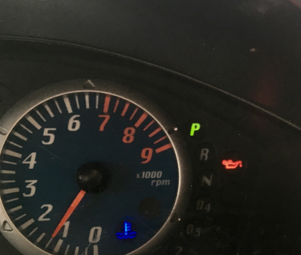 たまに車の右端に出てくる船 みたいな赤いマークはなんですか ご Yahoo 知恵袋