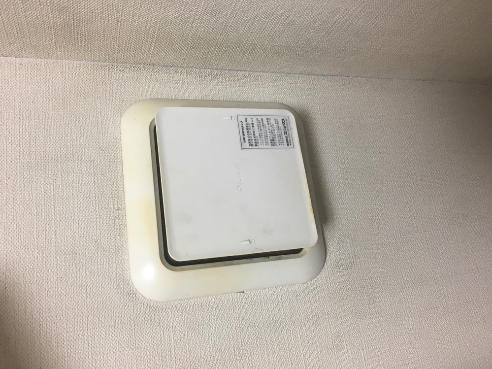 通気口 の周りの壁についた煤のような汚れの落とし方を教えてください 写 Yahoo 知恵袋