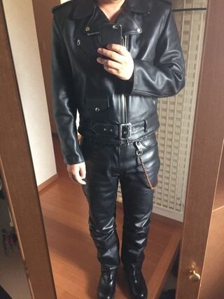 バイクも乗らないのに 普段革ジャン革パン 上下とも革 を着るのは変でしょ Yahoo 知恵袋