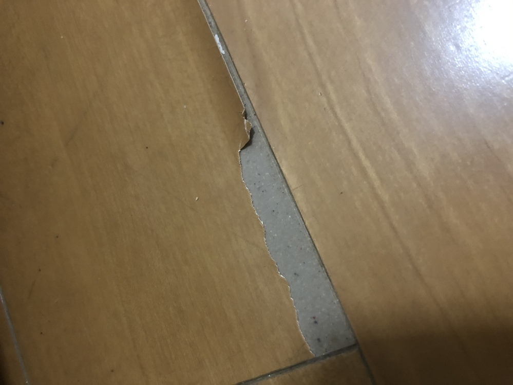 床材の剥がれ 接着剤について 中古一戸建てに住んでいますが 床材が剥がれ Yahoo 知恵袋