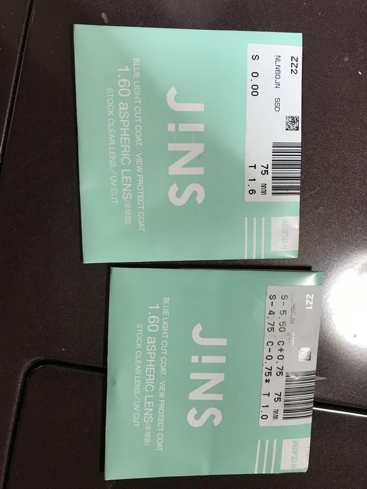 JINSのメガネレンズが小袋に入れられて渡されると思うんですけど、これ