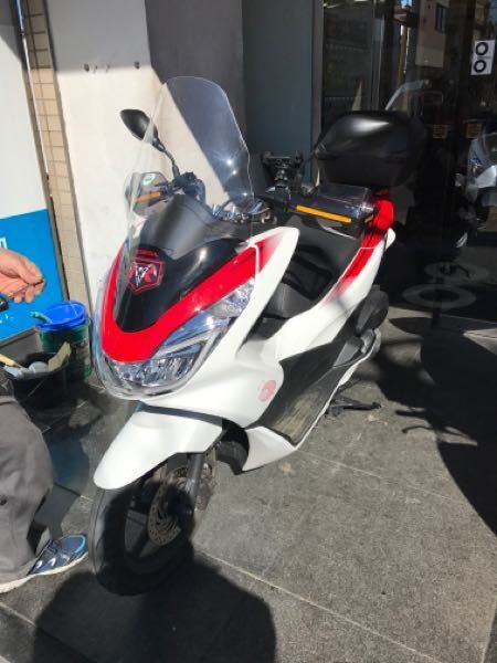 Pcx125 Jk05 のボディマウントシールドについて 純正品 Yahoo 知恵袋