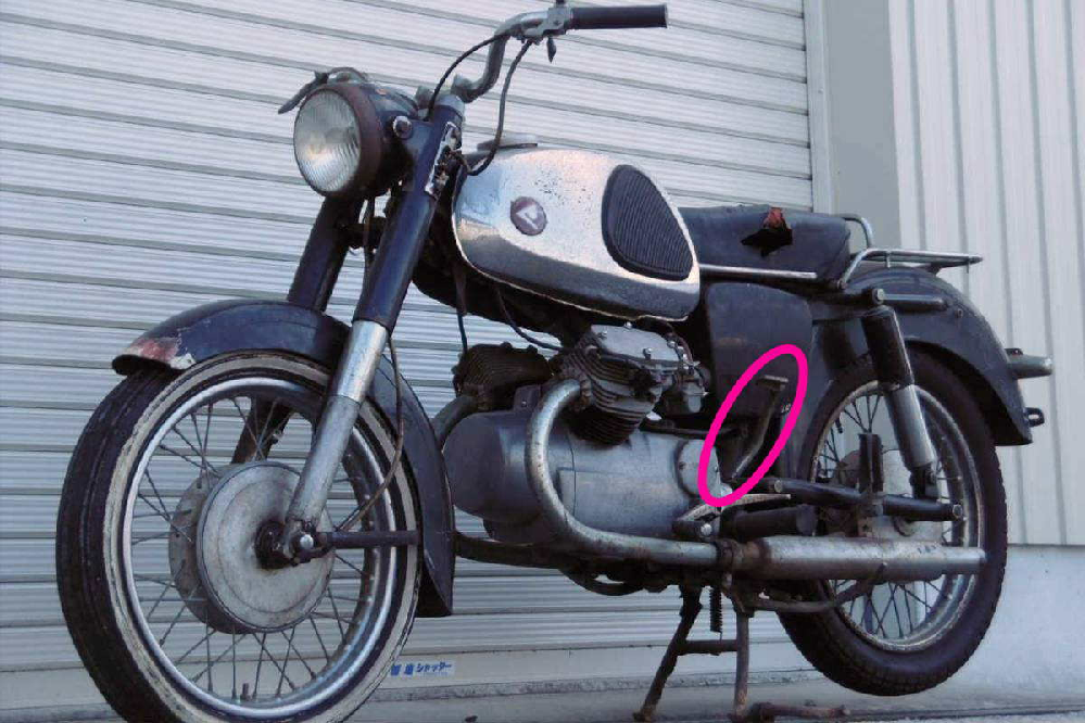 国産の250以上のバイクでキックが左側にあったバイクはあります