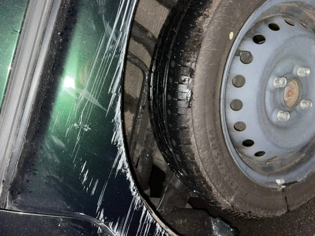 先程 車のリアフェンダー部分を擦ってしまいました 傷の範囲はけ Yahoo 知恵袋