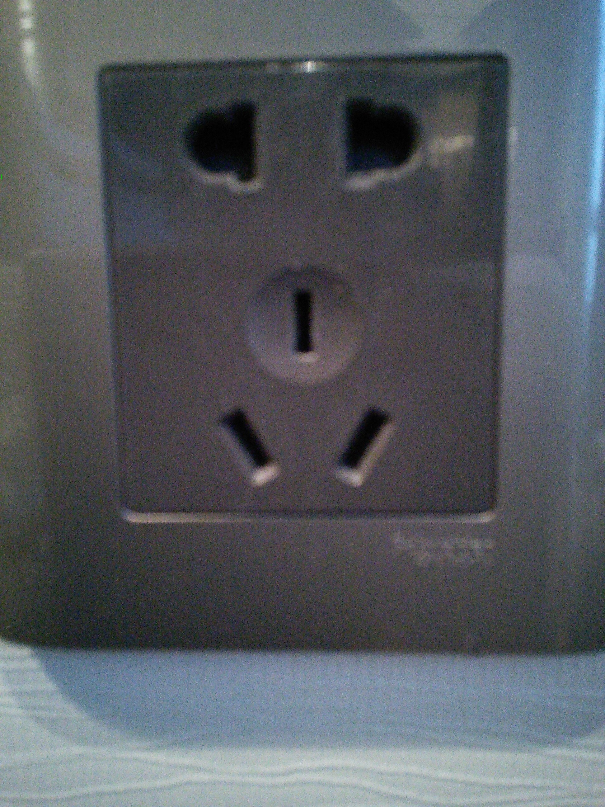 初海外で上海旅 スマホ 充電等について教えてください スマホ デジ Yahoo 知恵袋