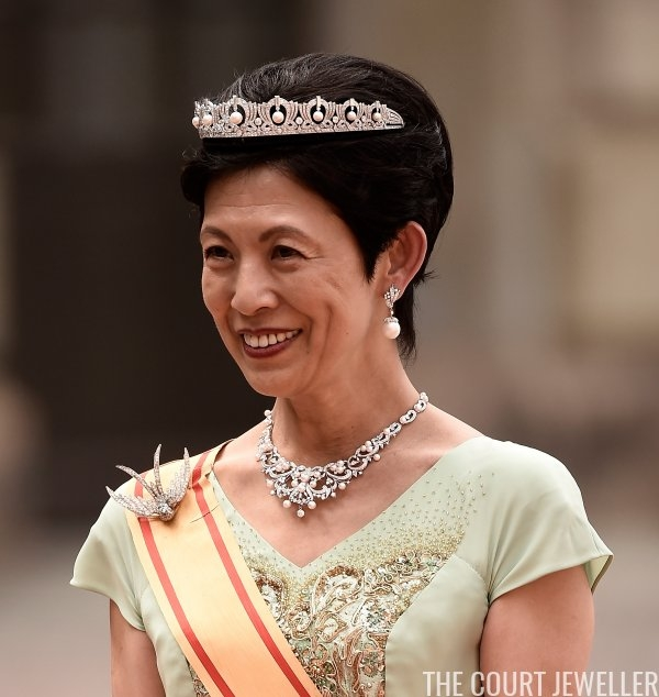 秋篠宮家の眞子さんの結婚相手と 高円宮家の 典子さんや絢子さんのと比べて Yahoo 知恵袋