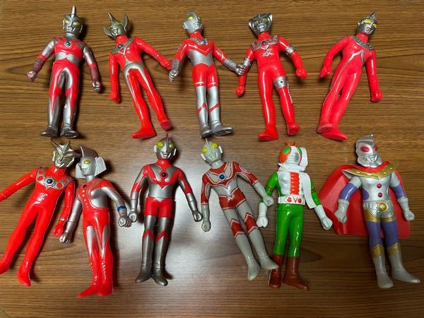 ウルトラマンソフビが家に眠ってたのですが、背中に刻印(ウルトラマン