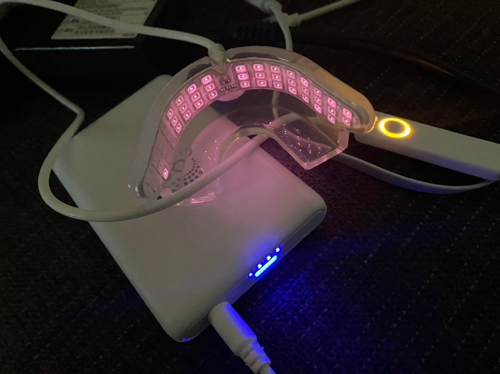 先月からインビザラインのマウスピース矯正を始めました。光加速装