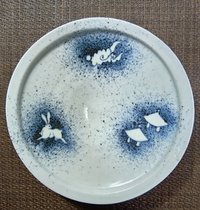 加藤静允作品　色絵干支「巳」文五寸皿 1客 古美骨董】加藤静允（かとうきよのぶ）は良い。飾らない自然体が