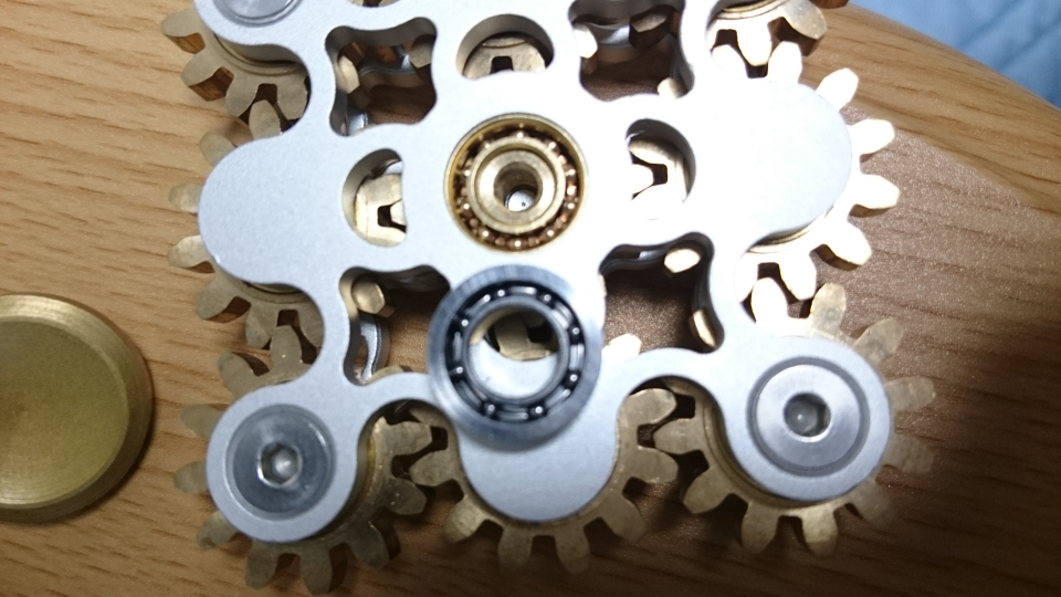 ハンドスピナーのメンテナンスに詳しい方へ質問です この前この3つ Yahoo 知恵袋