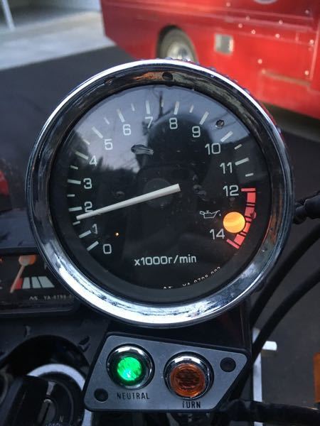 Xjr400ってオイルランプ点灯したときって何色に光りますか Yahoo 知恵袋