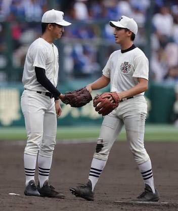 みなさんの好きな高校野球ユニフォームはどこですか どの学校が人気あるのか興 Yahoo 知恵袋